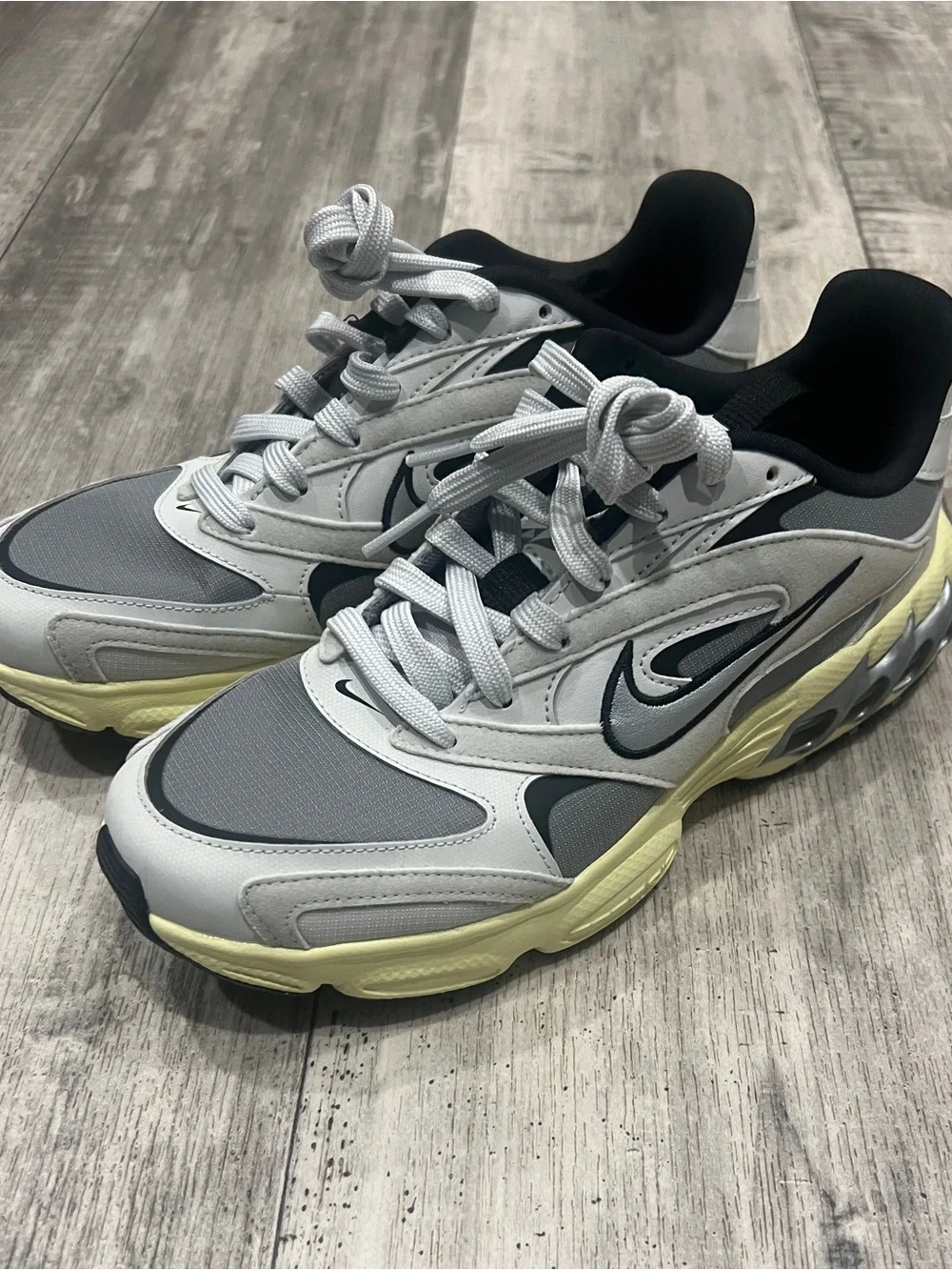 Nike Zoom Air Fire 'Particle Grey Photon Dust Size 7.5
